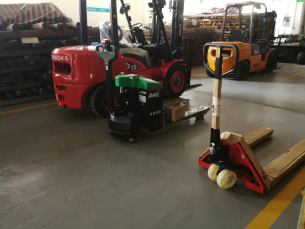 怎么操作叉車才安全？這些危險要規(guī)避！