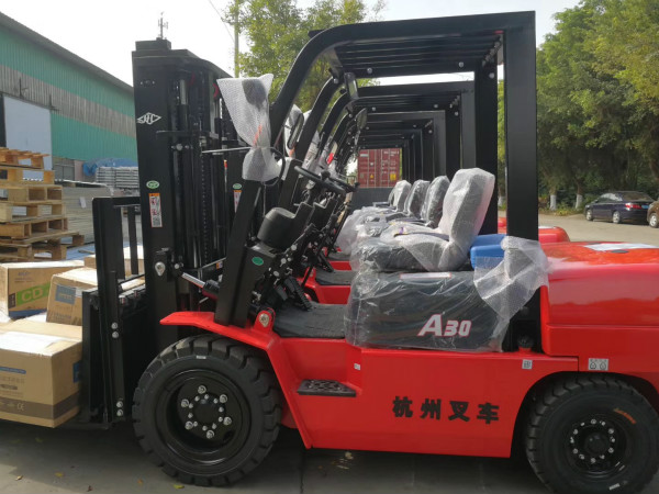 叉車轉(zhuǎn)向沉重？叫你這些方法排除！