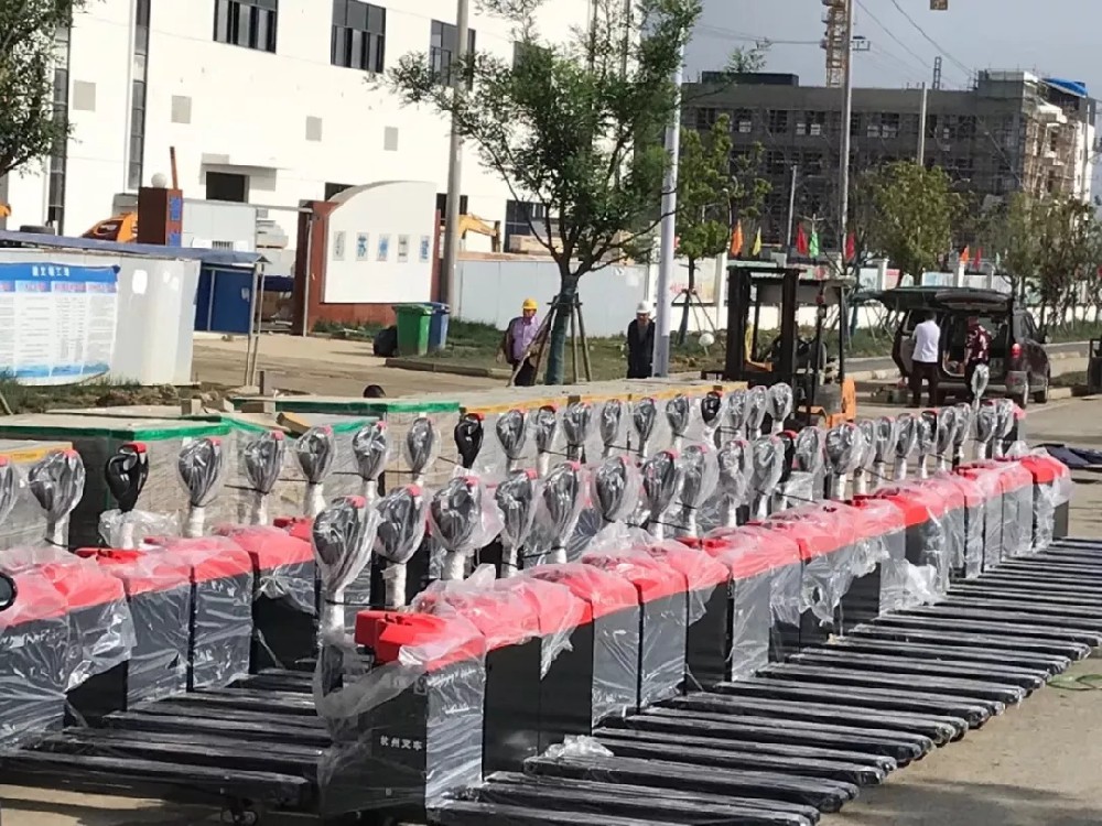 大氣登場！杭叉電動搬運車大批量交付江蘇某新能源企業(yè)